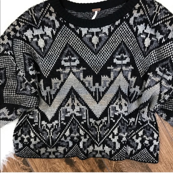 ➕➕ FREE PEOPLE SUPERSTAR Aztec Black Crop Sweater - Picture 5 of 7